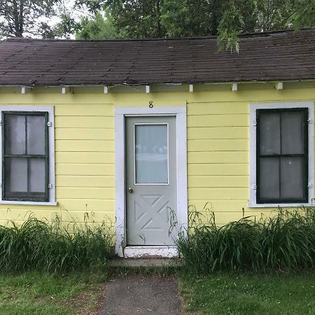 Katahdin Cabins Hotell Millinocket Eksteriør bilde