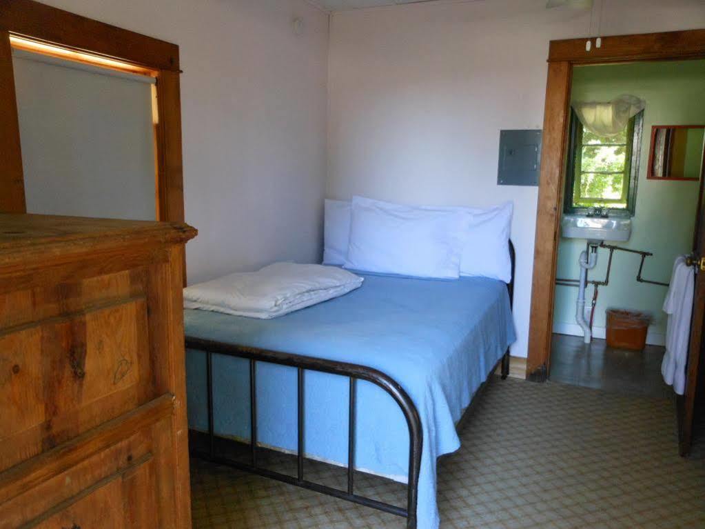 Katahdin Cabins Hotell Millinocket Eksteriør bilde