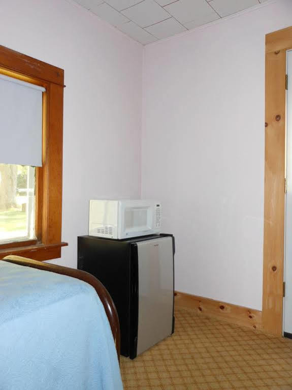 Katahdin Cabins Hotell Millinocket Eksteriør bilde