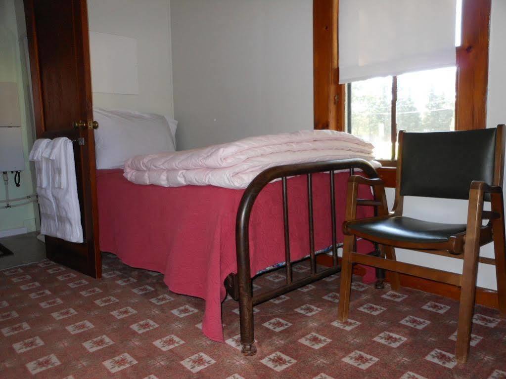 Katahdin Cabins Hotell Millinocket Eksteriør bilde