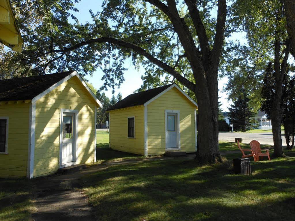 Katahdin Cabins Hotell Millinocket Eksteriør bilde