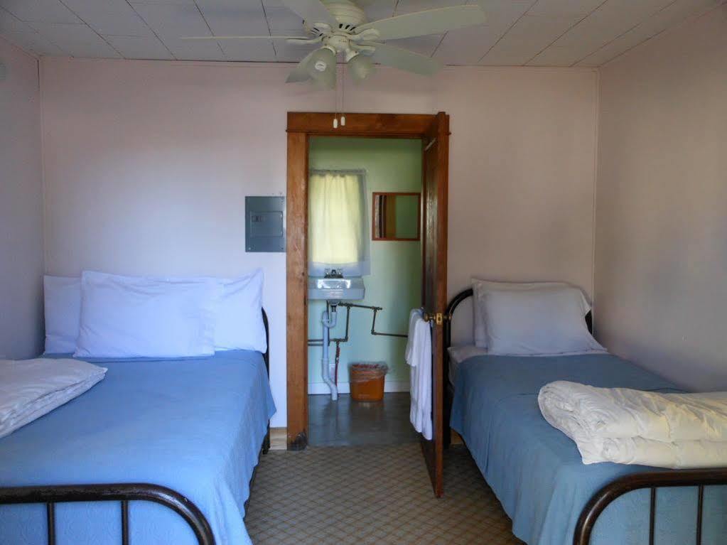 Katahdin Cabins Hotell Millinocket Eksteriør bilde