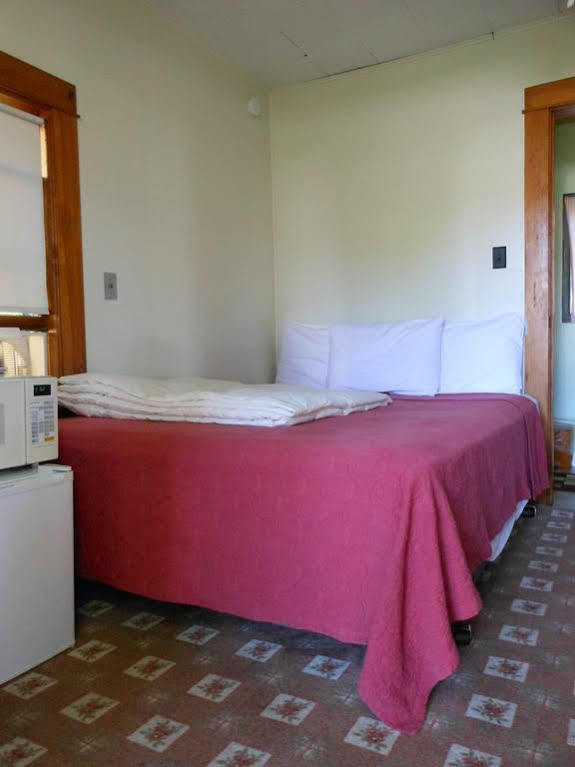 Katahdin Cabins Hotell Millinocket Eksteriør bilde