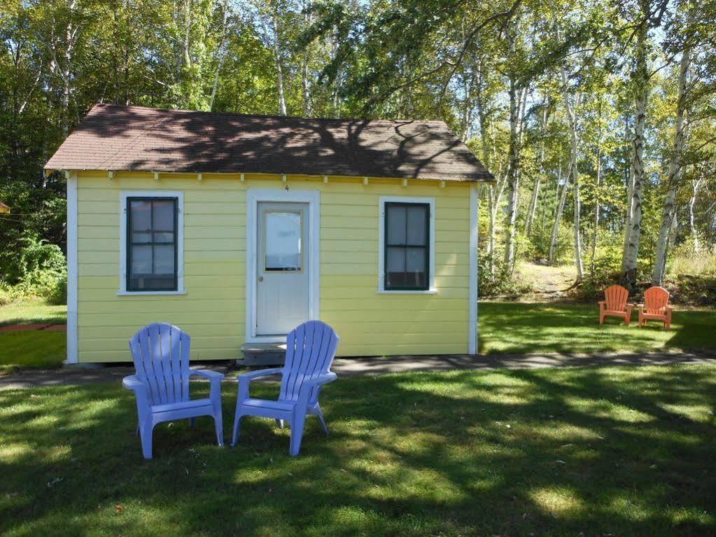 Katahdin Cabins Hotell Millinocket Eksteriør bilde