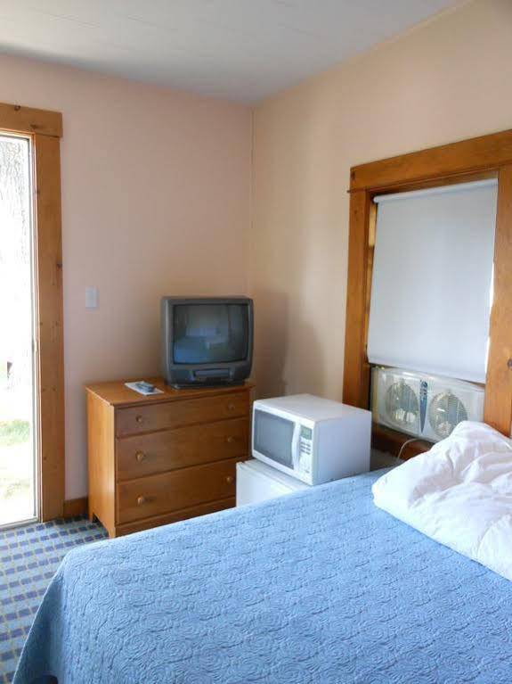 Katahdin Cabins Hotell Millinocket Eksteriør bilde