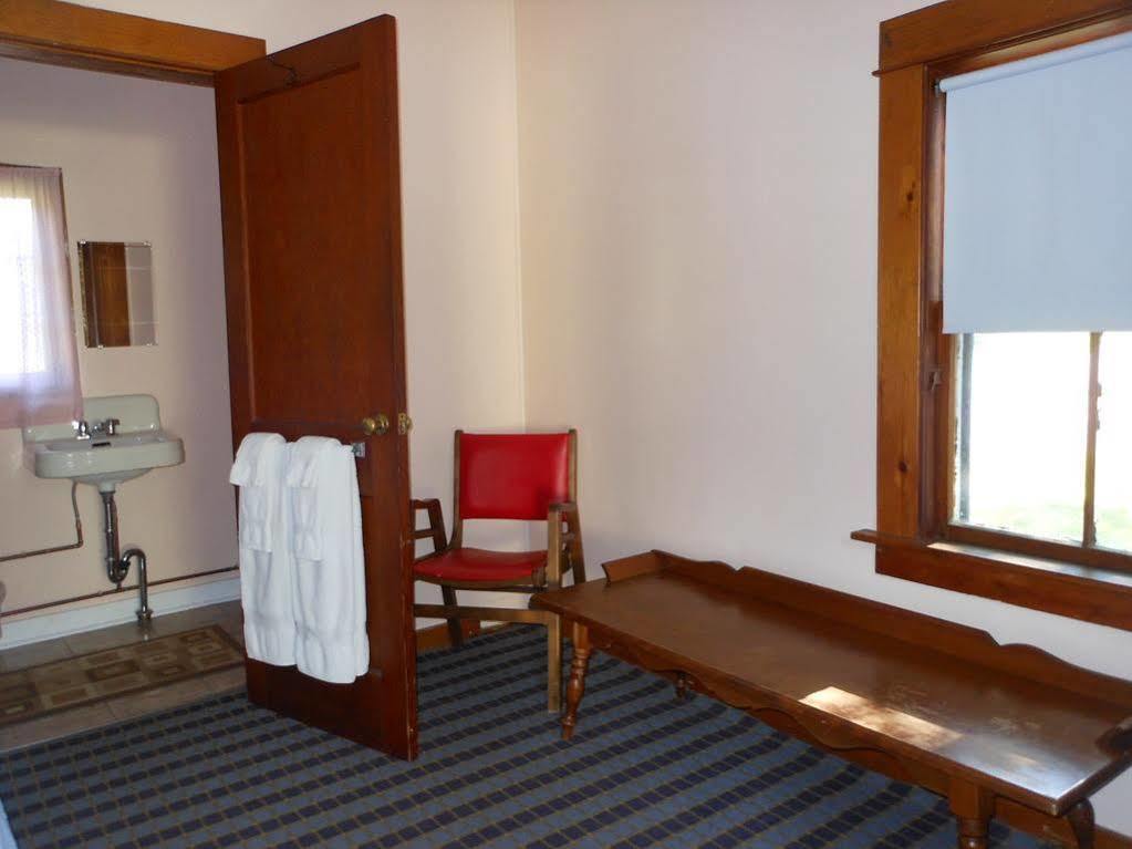 Katahdin Cabins Hotell Millinocket Eksteriør bilde