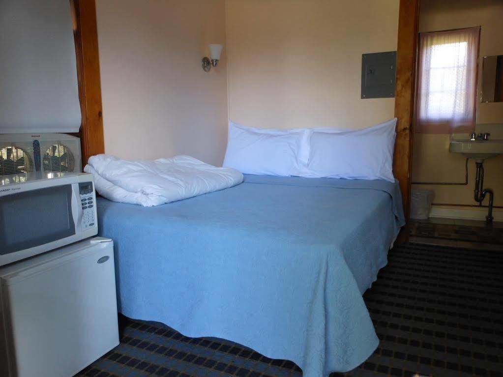 Katahdin Cabins Hotell Millinocket Eksteriør bilde